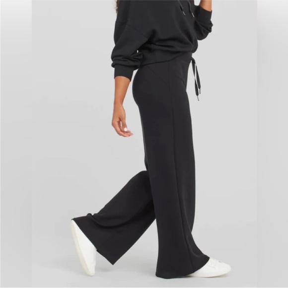 SPANX “Air Essentials Wide Leg Pant” Very Black Size Medium New With Tag! - Picture 6 of 13